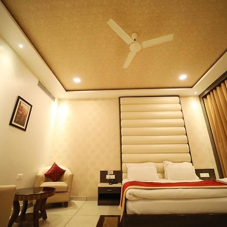 Hotel Panchsheel Ayodhya Esterno foto