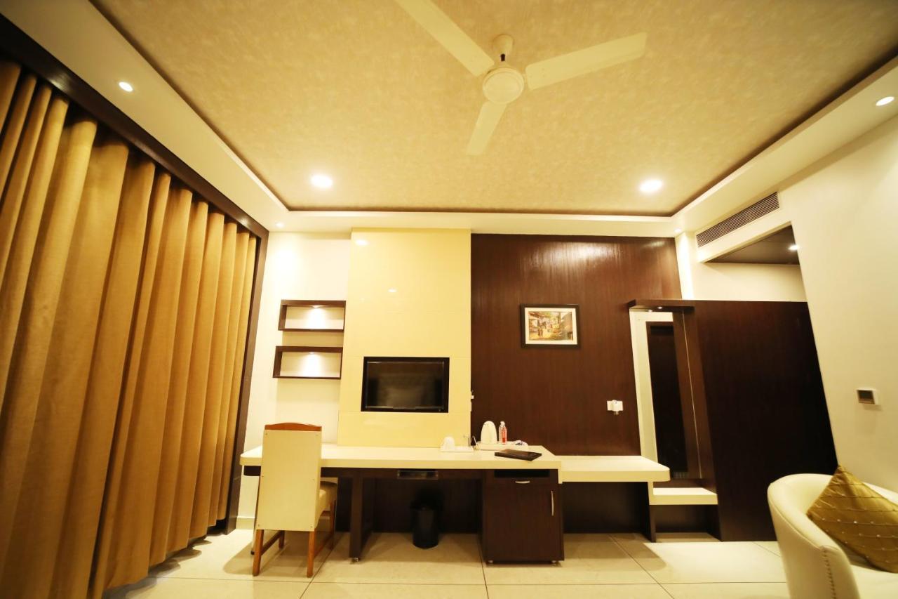 Hotel Panchsheel Ayodhya Esterno foto