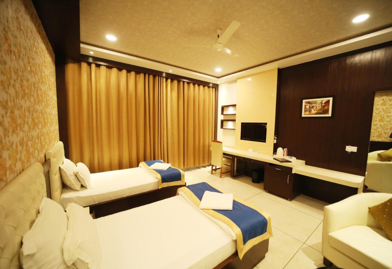 Hotel Panchsheel Ayodhya Esterno foto